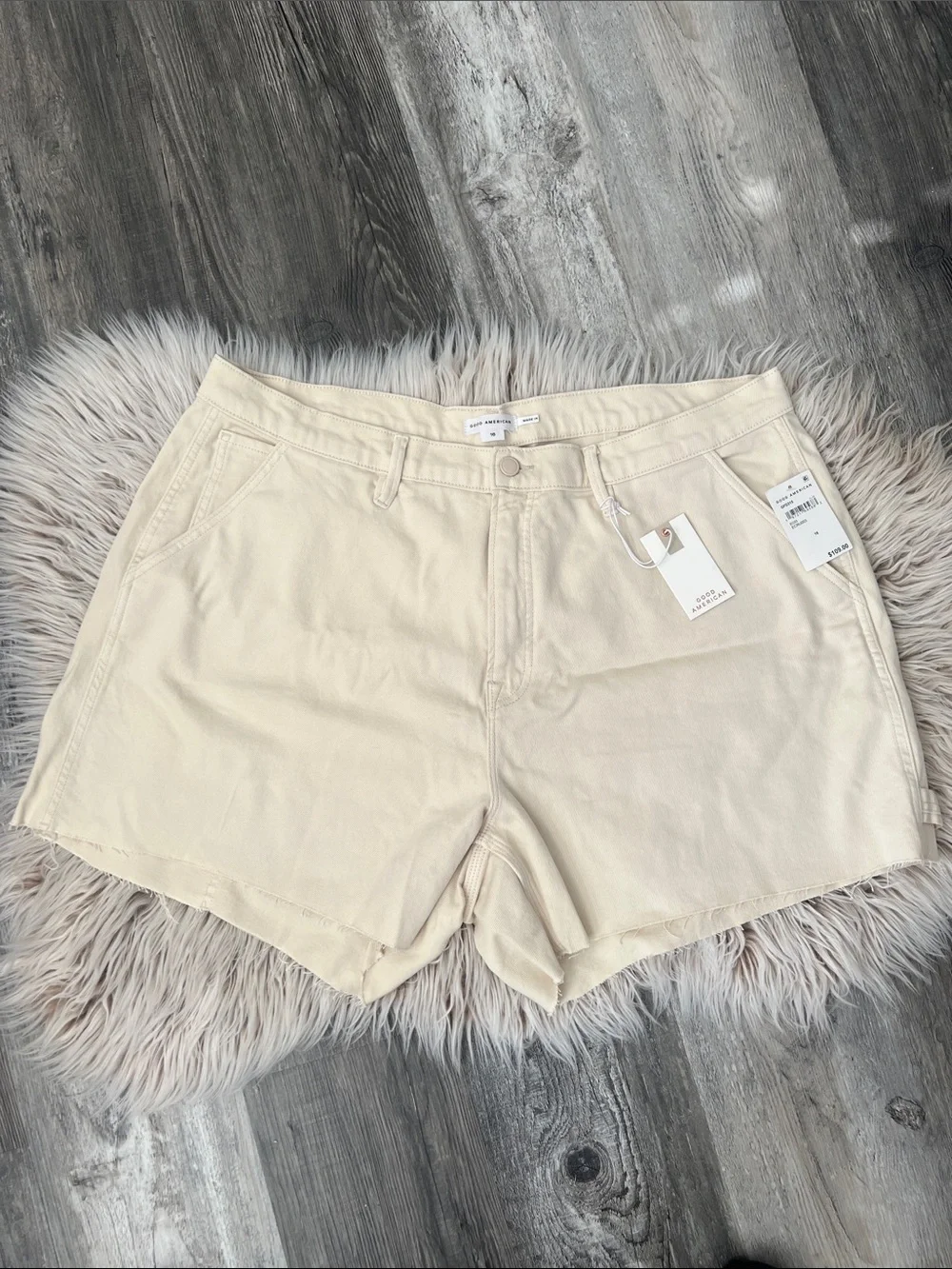 Good American Carpenter Long Denim Shorts Ecru Raw Hem Size 16 NWT